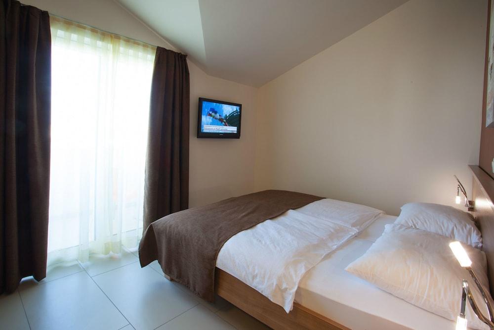 Hotel and Apartments Vila 4m