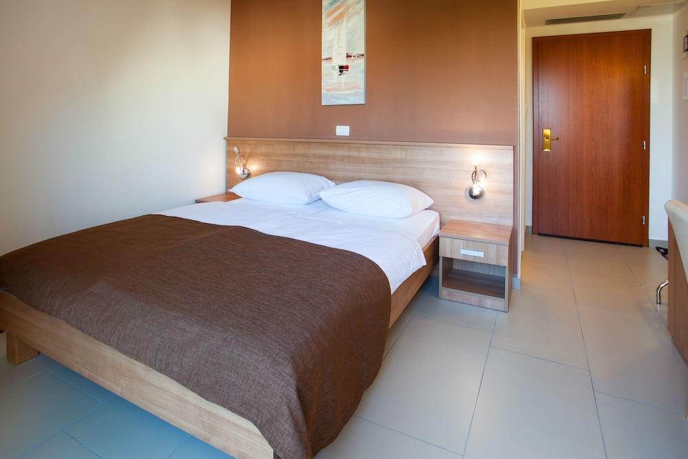 Hotel and Apartments Vila 4m