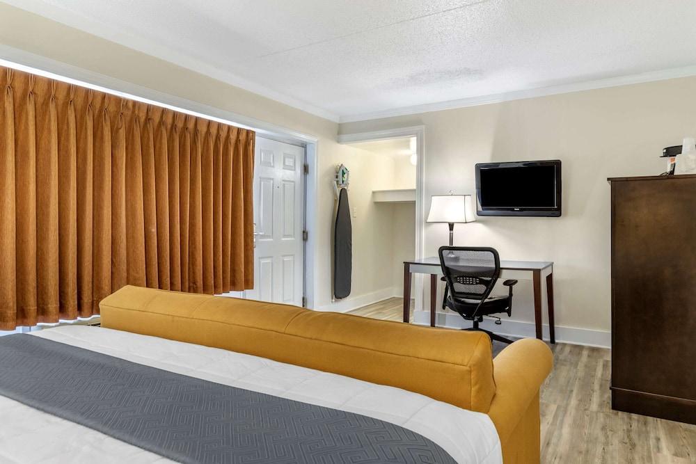 Econo Lodge Conway Central