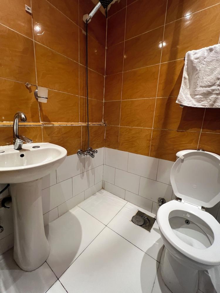 Traveler's House Hotel