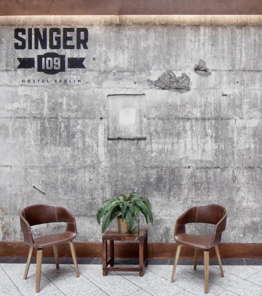 Singer109 Hostel