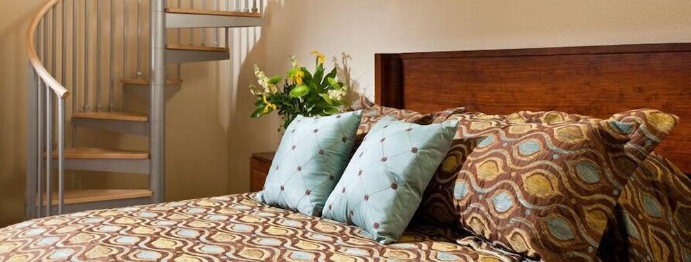 Inn on Lake Granbury a Boutique Hotel