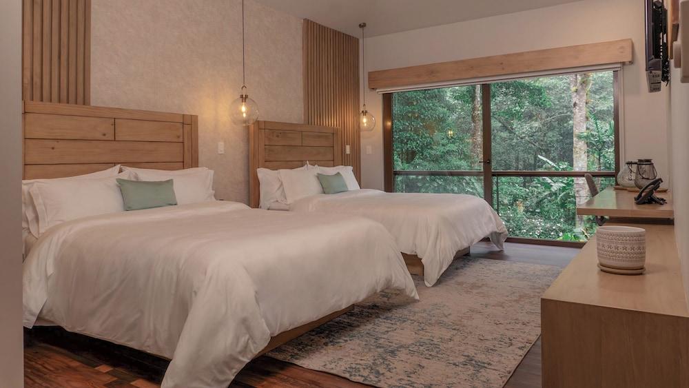 El Silencio Lodge and Spa