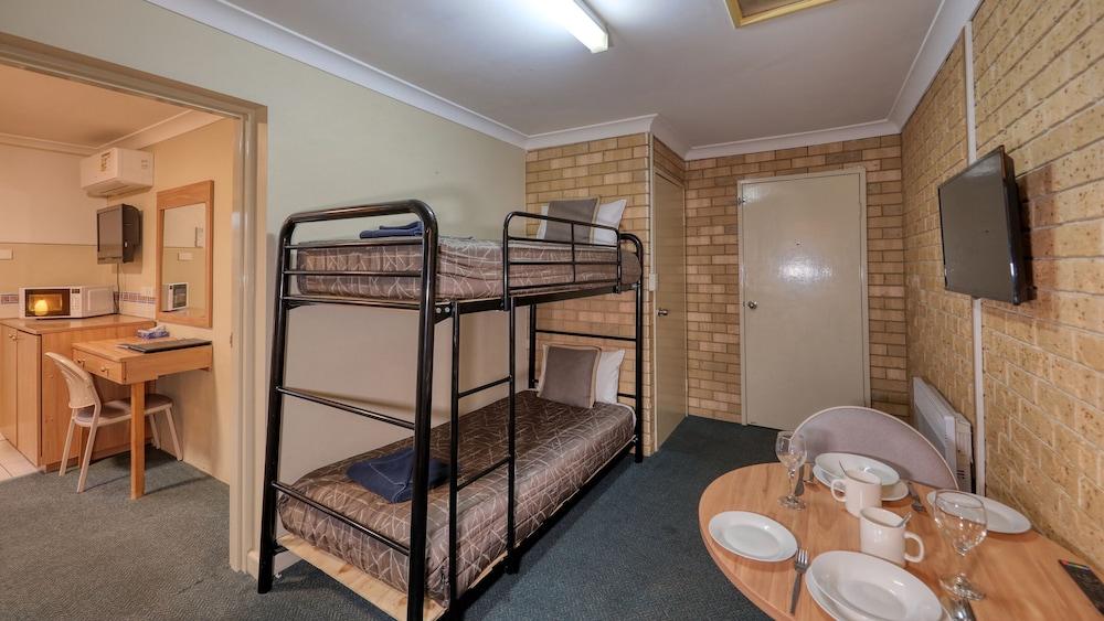 Forest Lodge Motor Inn & Restaurant