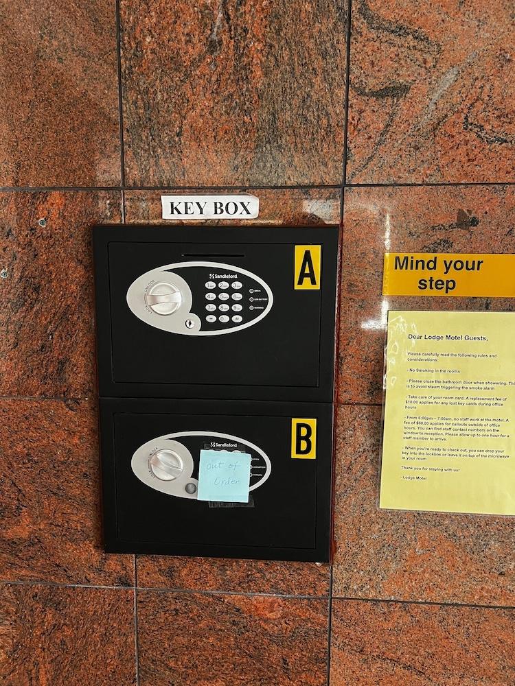 Edgecliff Lodge Motel