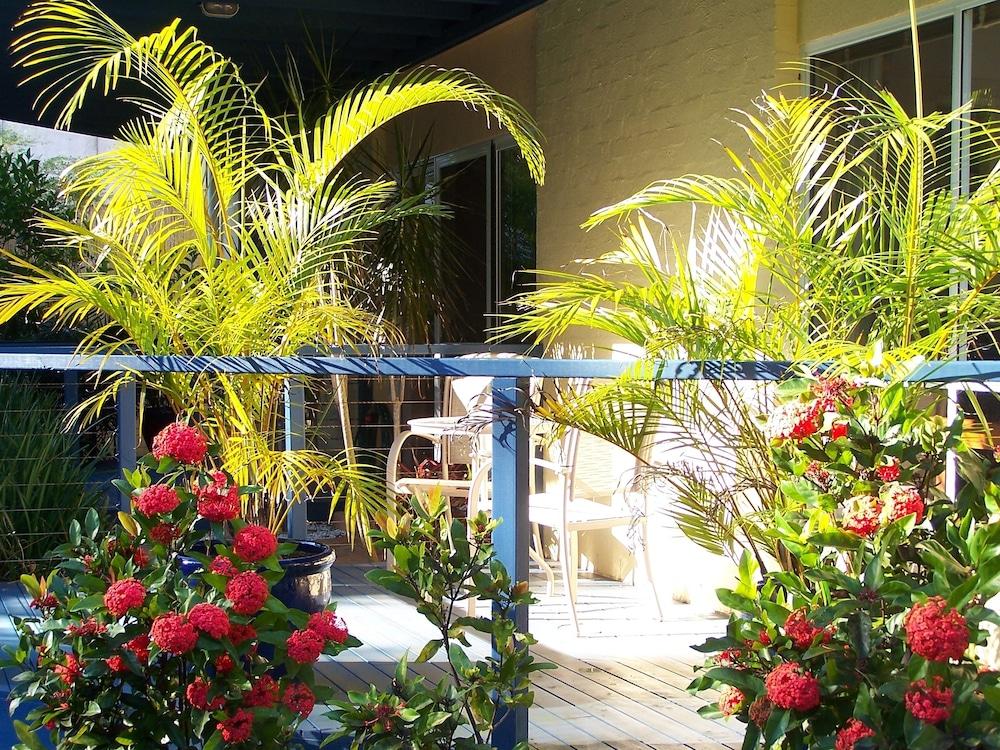 Azura Beach House B&B