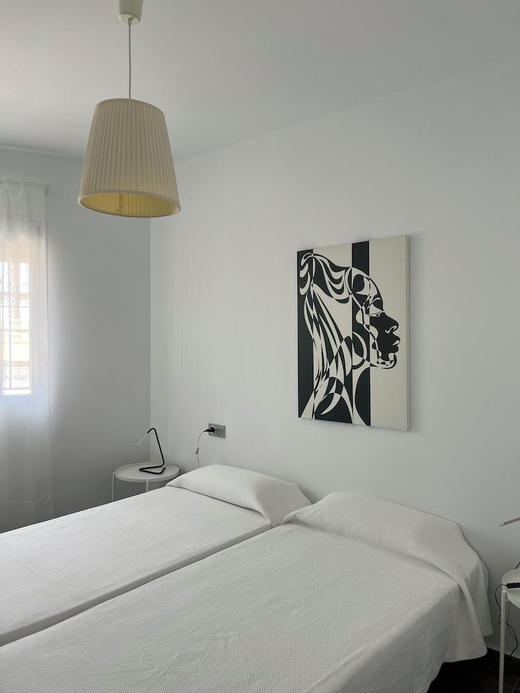 Hospederia Almundo by Alexandra Realty