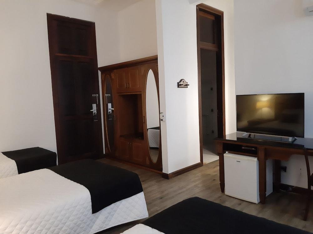 Johnscher by SJ - San Juan Curitiba