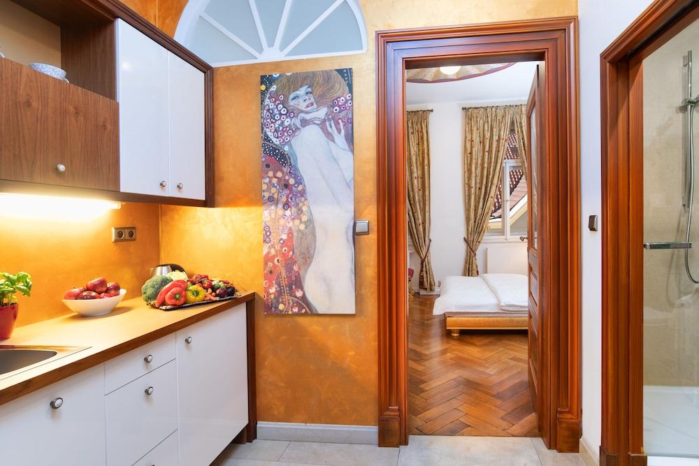 Malostranska Residence