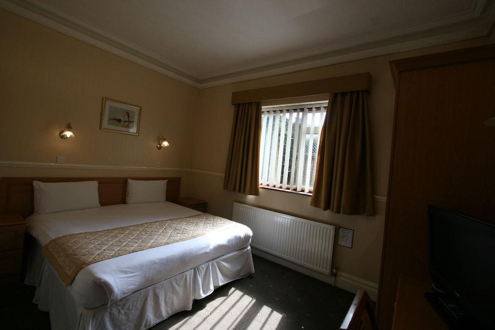 Grange Moor Hotel