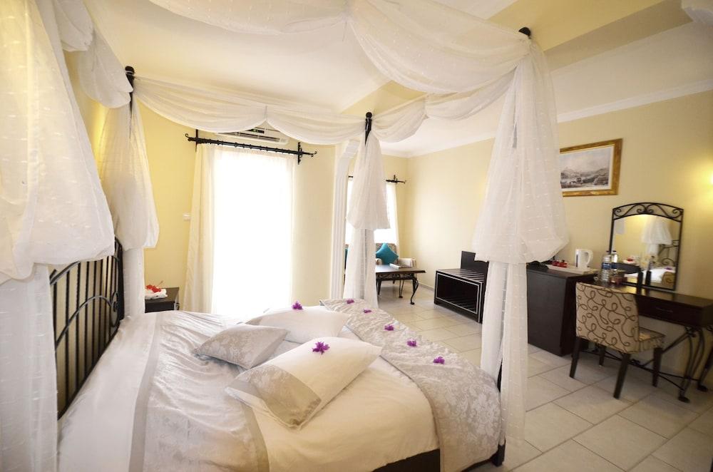 Hotel Cachet Adults Only