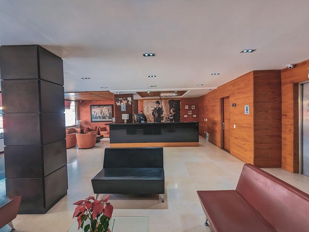 Hotel Charlotte Suite 26