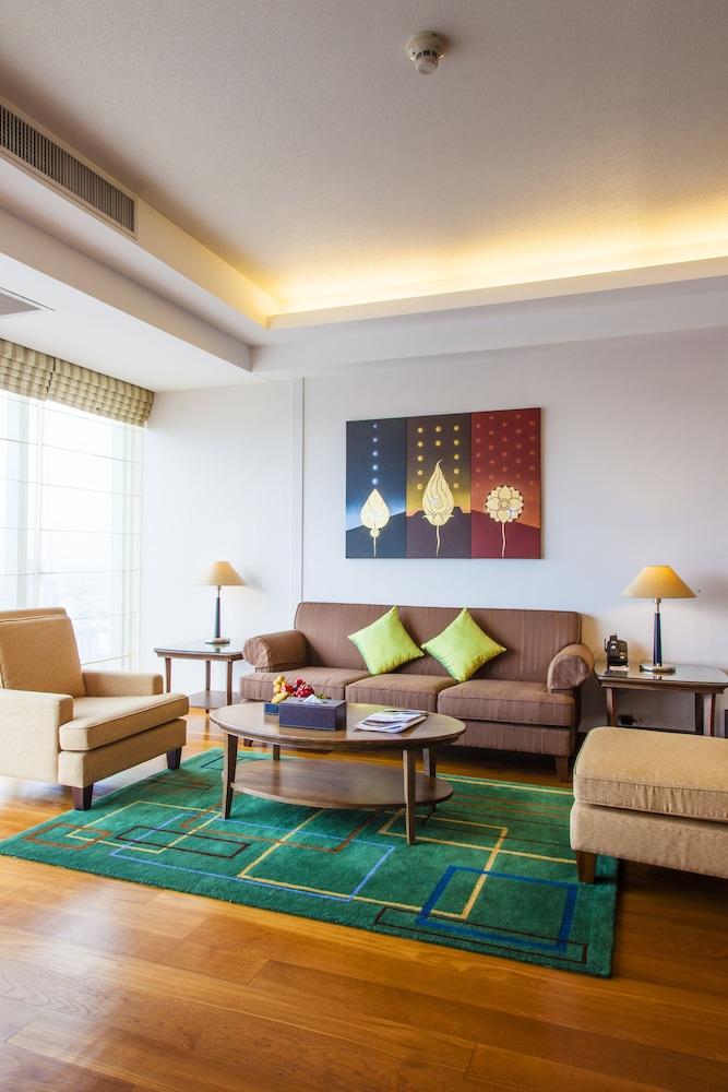 Column Bangkok Hotel