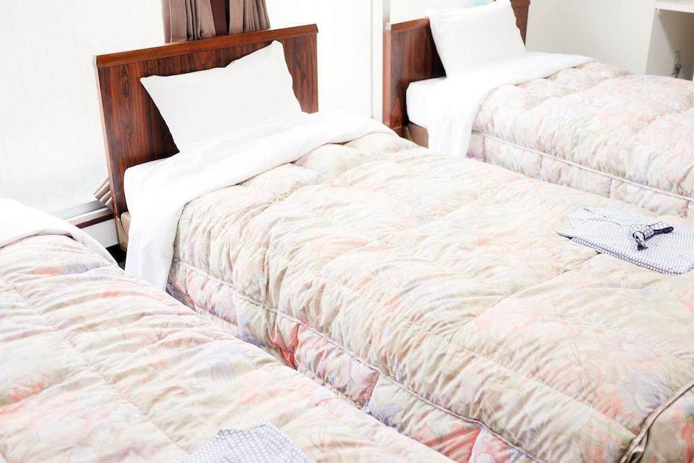 Hiroshima Peace Hotel - Hostel