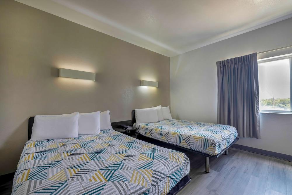 Motel 6 Cedar Park, TX