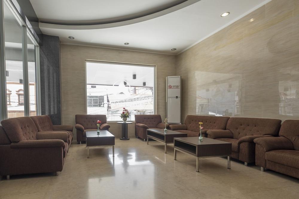 OYO 1081 Allson City Hotel Makassar