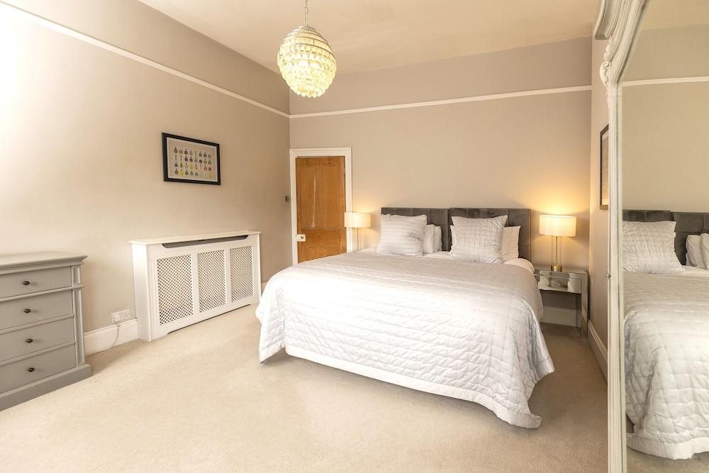 Luxury Apartments - Queen Circus