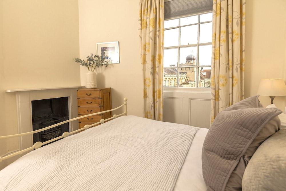 Luxury Apartments - Queen Circus