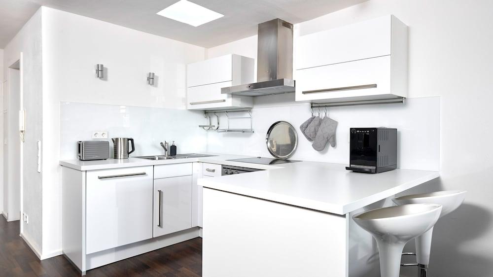 criston apartments - central living P