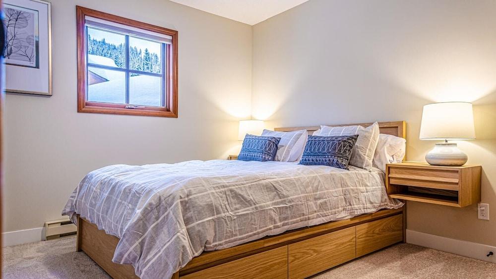 Trails Edge #25 By Bear Country