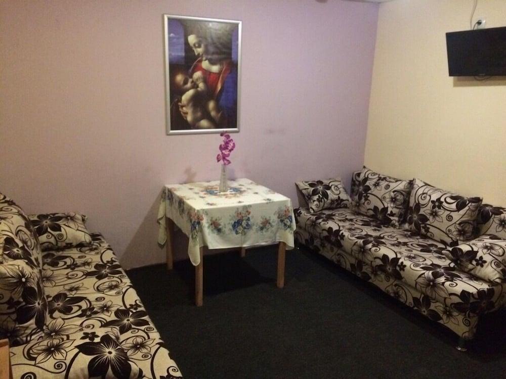 Hotel Revolyutsii 28 - Hostel