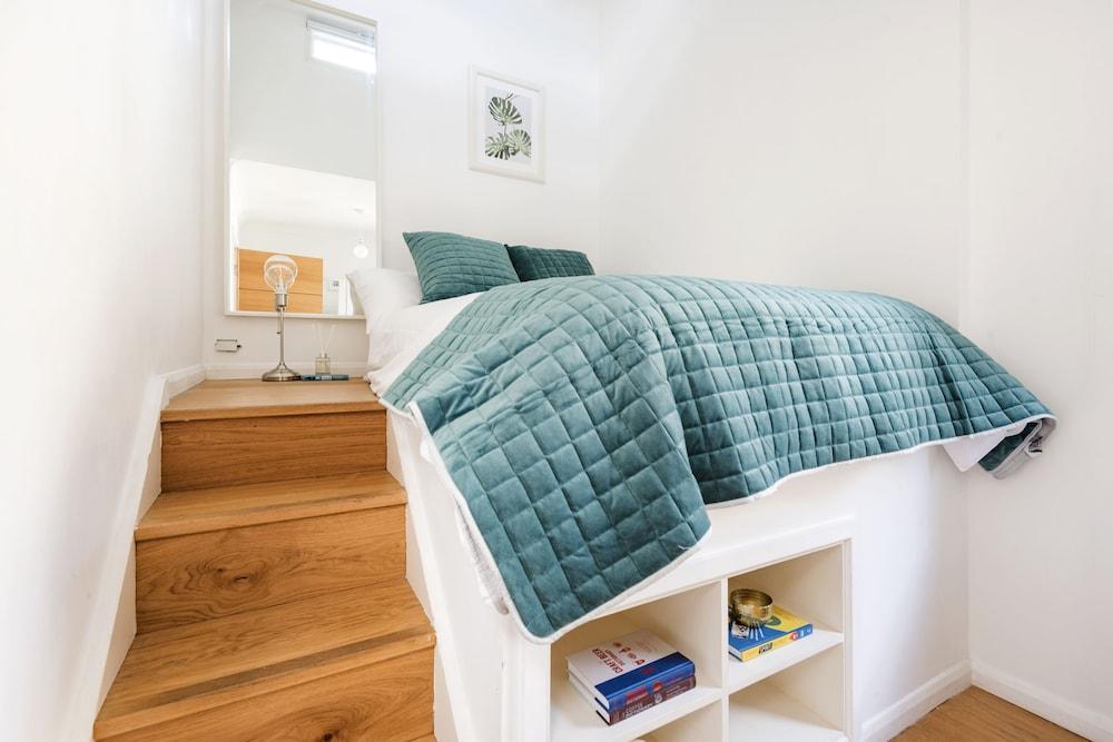 Stamford Brook Apartments