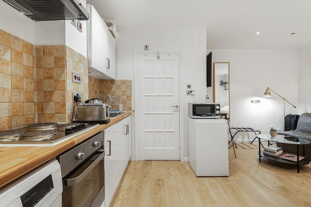 Beautiful Hyde Park Studio Flat