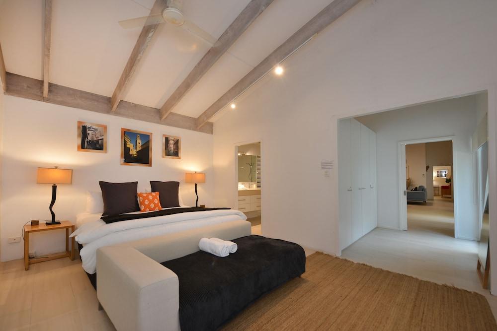 Pavilions in the Palms