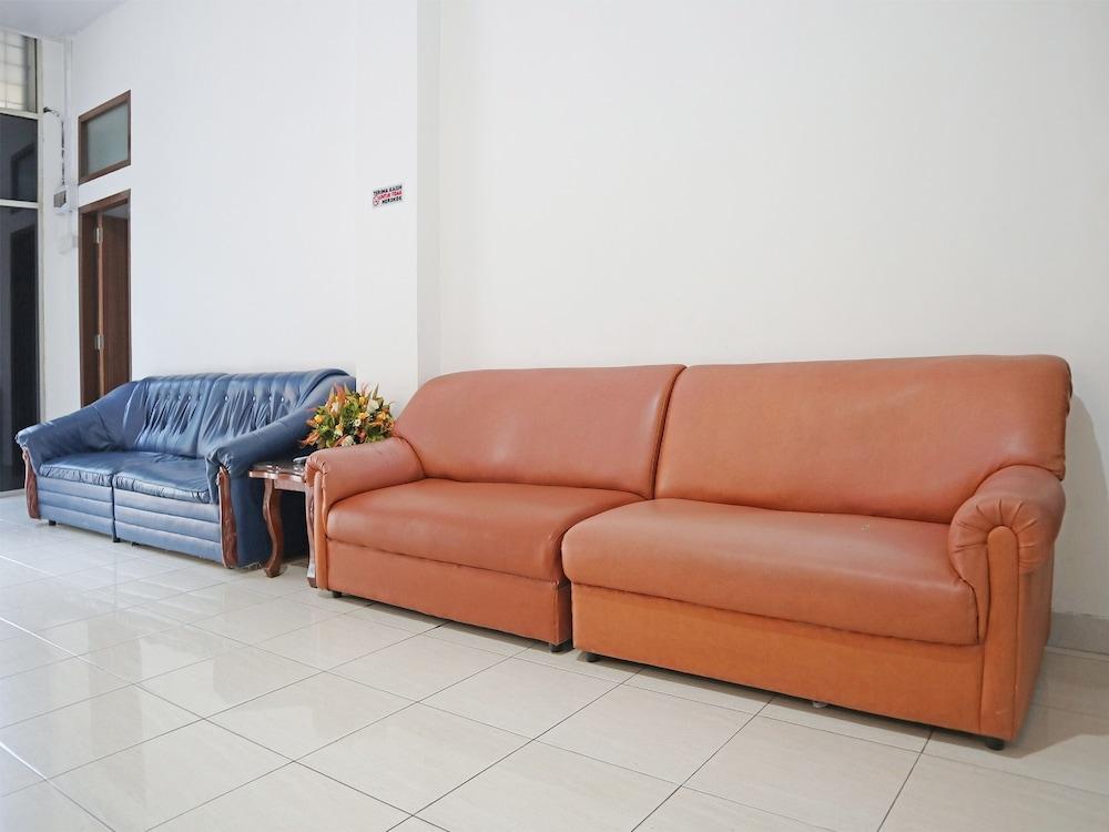 OYO 1306 Cendrawasih Homestay