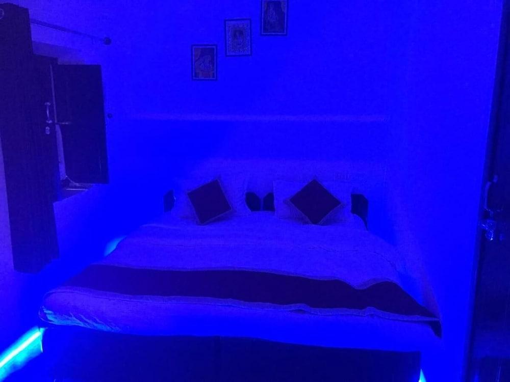 Hotel Dharohar Palace