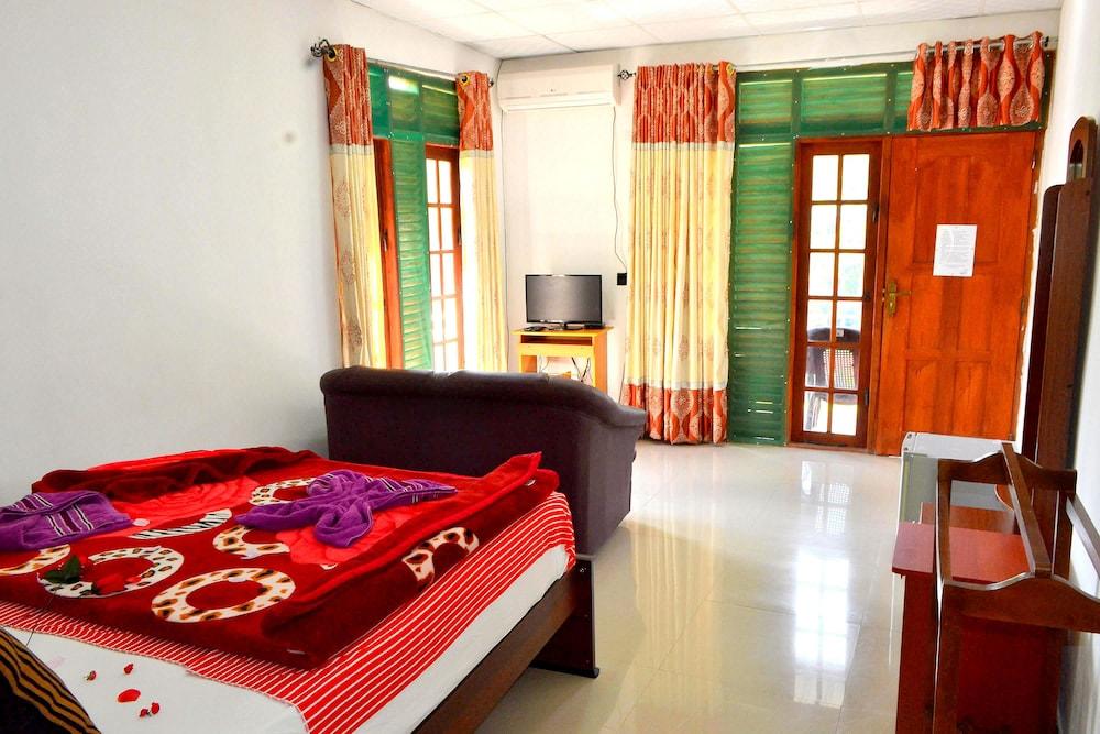 Grand Adams Peak Hotel