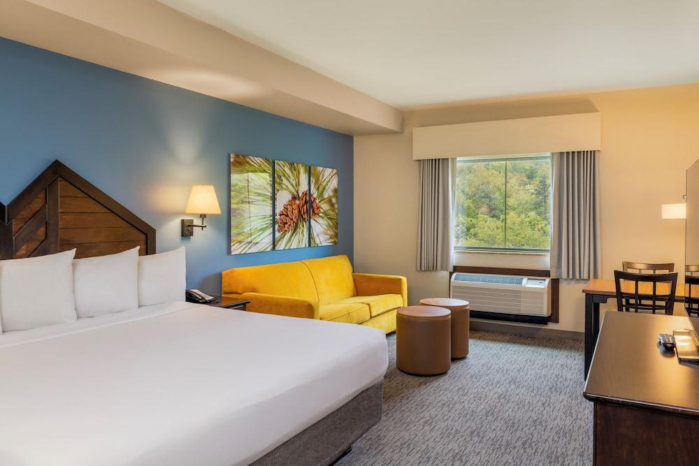 Camelback Lodge & Aquatopia Indoor Waterpark