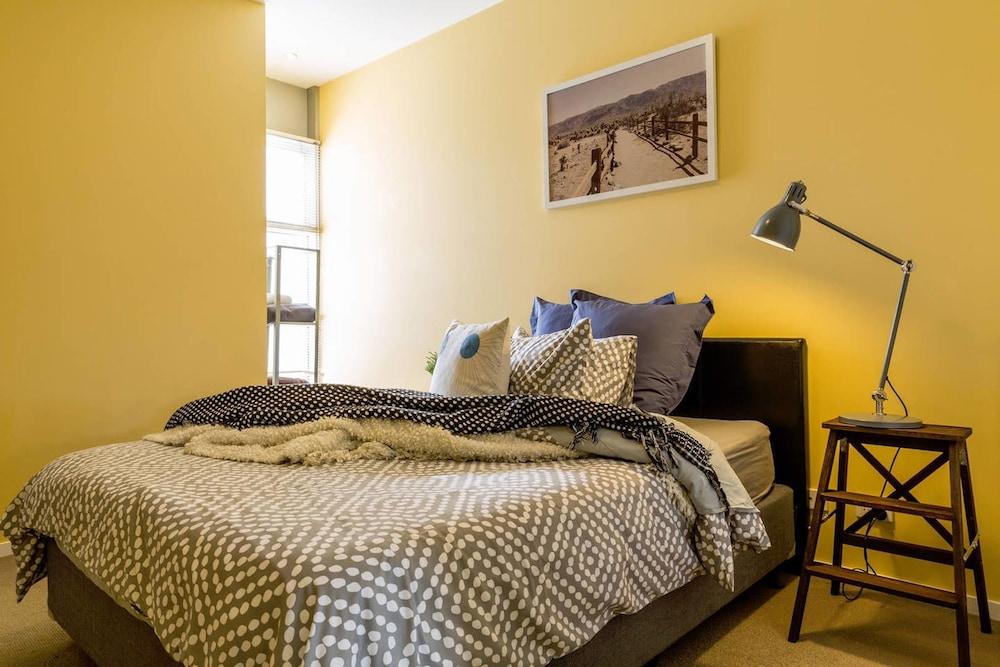 Mika, 2bdr Fitzroy pad With Secure Parking