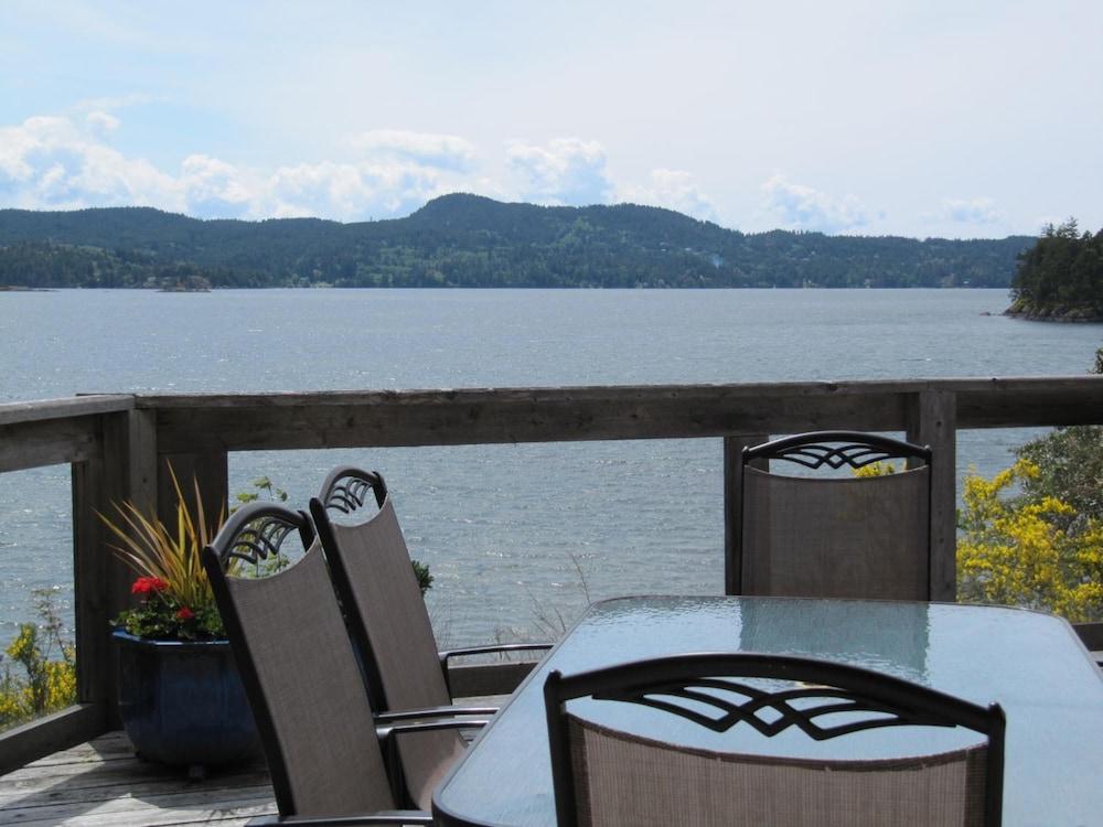 Arbutus Cove Guesthouse