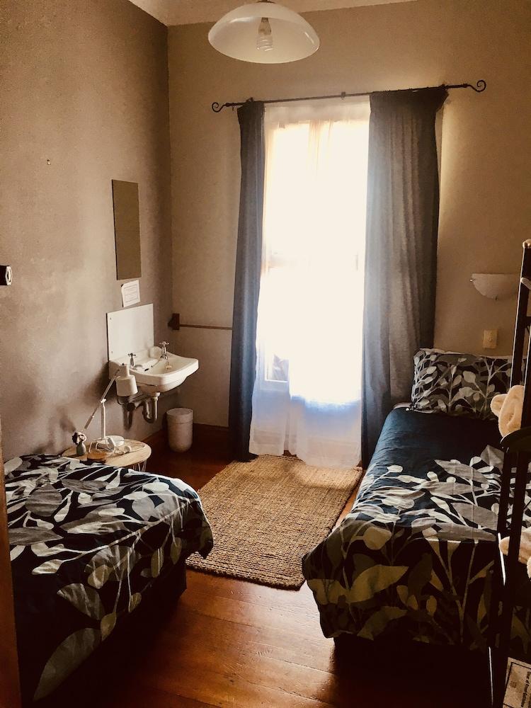 Raglan Harbour View Hotel