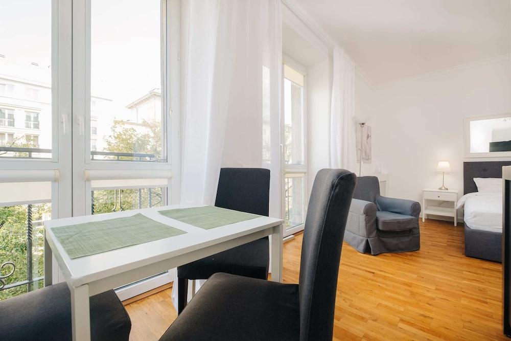 Plac Konstytucji Studio