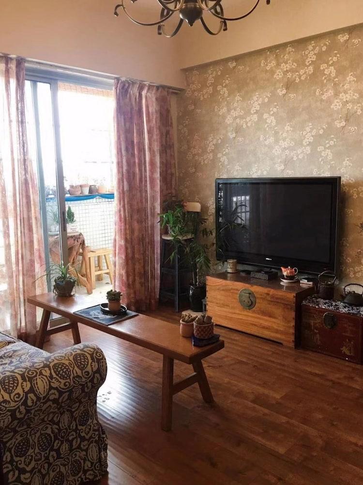 A House with Tea Fragrance