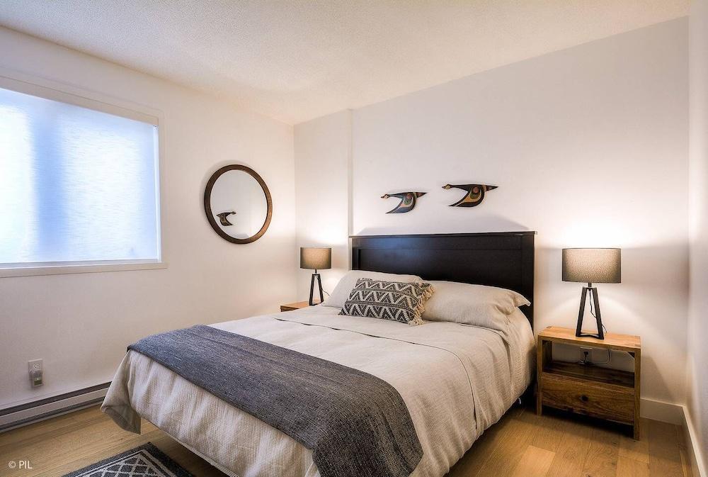 Huge 3 Bedroom Condo With a View