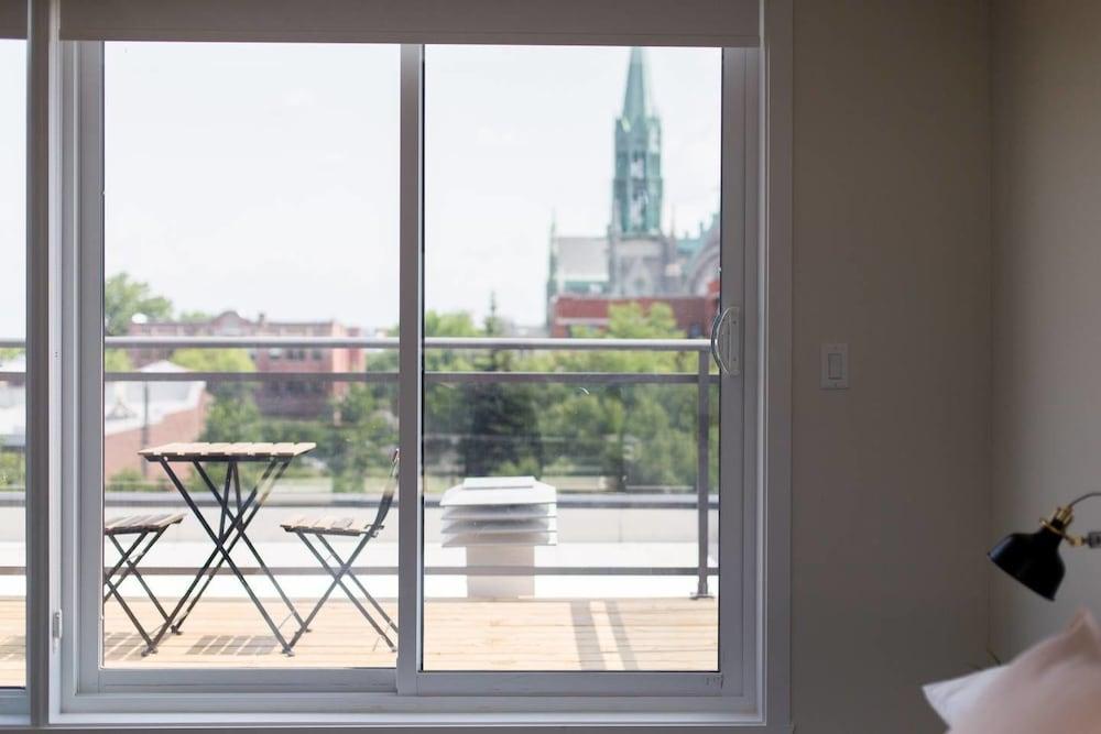 Stunning Split Level 3 BR Little Italy Apartment