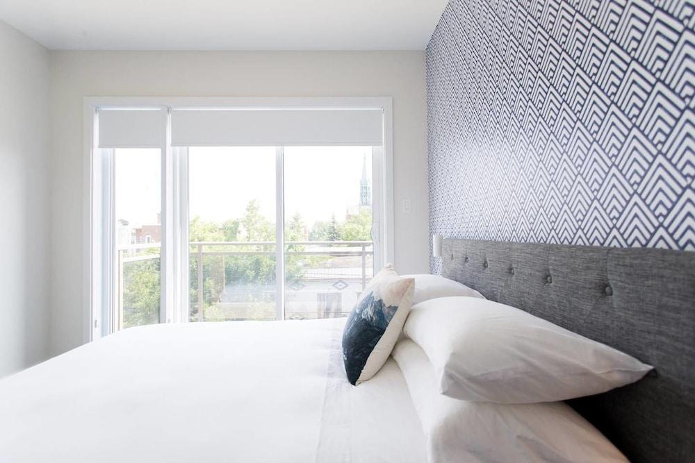 Stunning Split Level 3 BR Little Italy Apartment