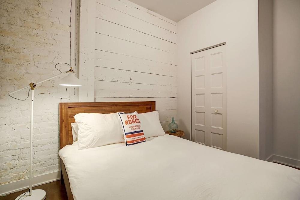 Spacious Industrial Loft in Le Plateau