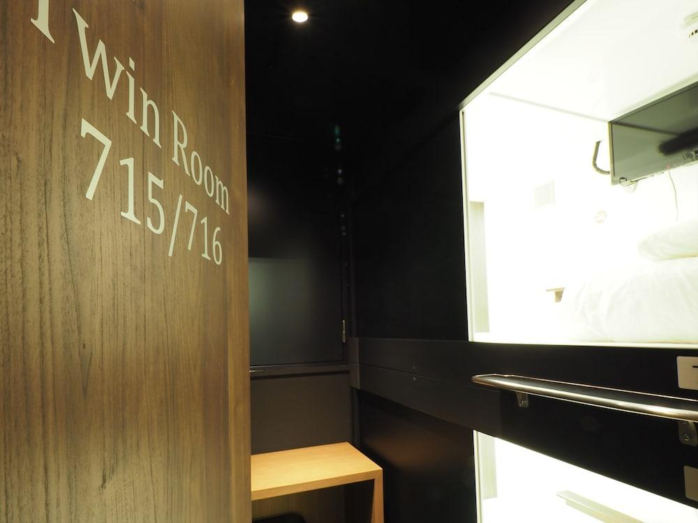 LEO YU CAPSULE HOTEL Funabashi