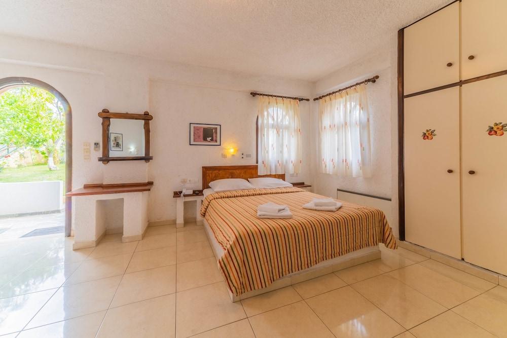 Kastro Studios Apartments