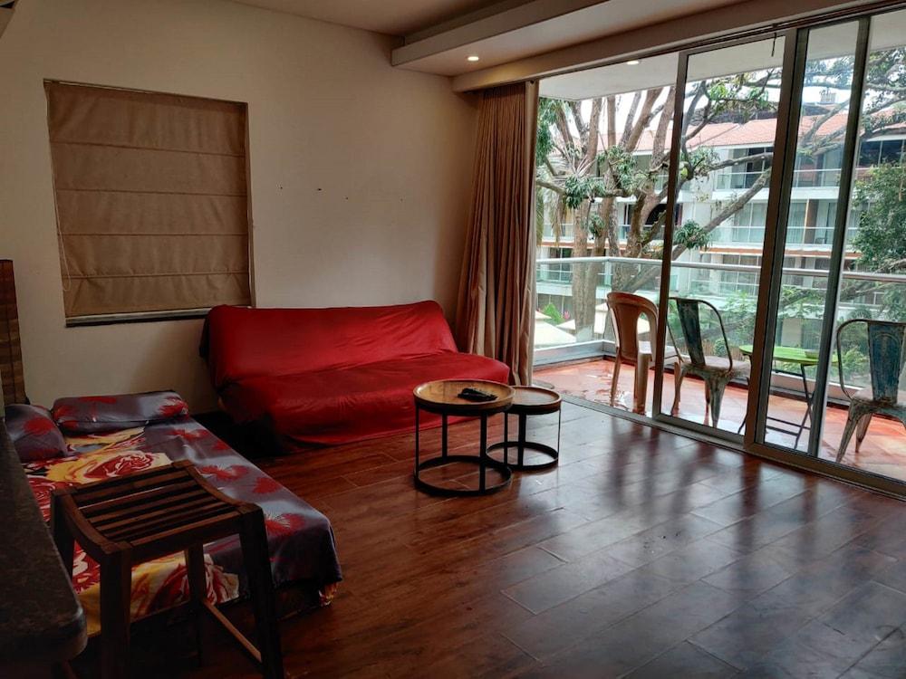 Aarju Luxurious Wave