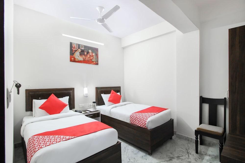 OYO 35787 Hotel Lotus