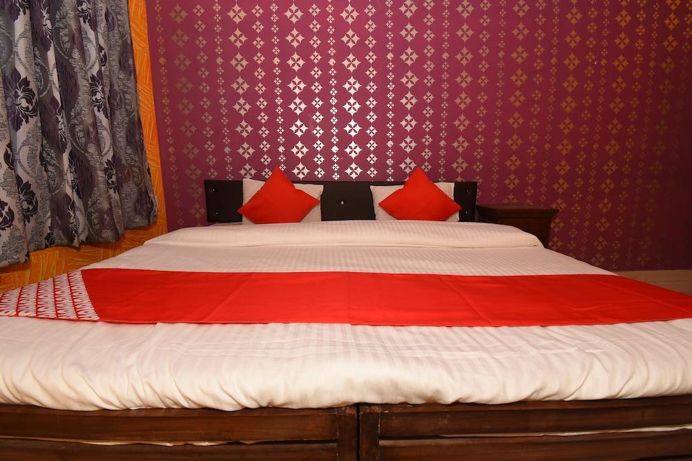 OYO 38412 Kavya International