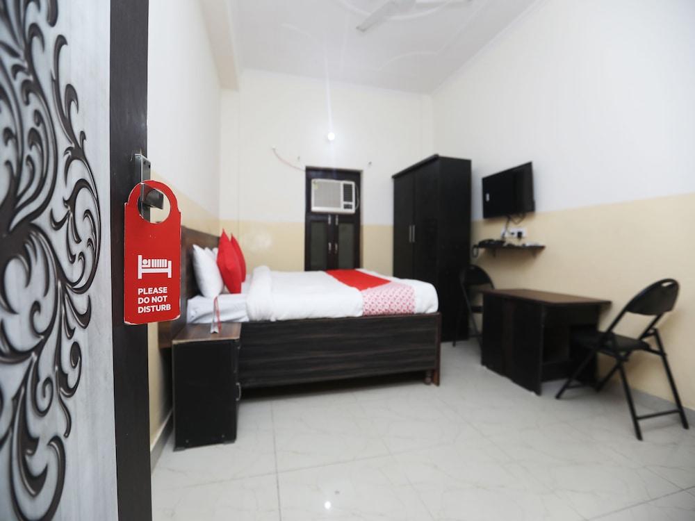 OYO 44000 The Nest - Knowledge Park