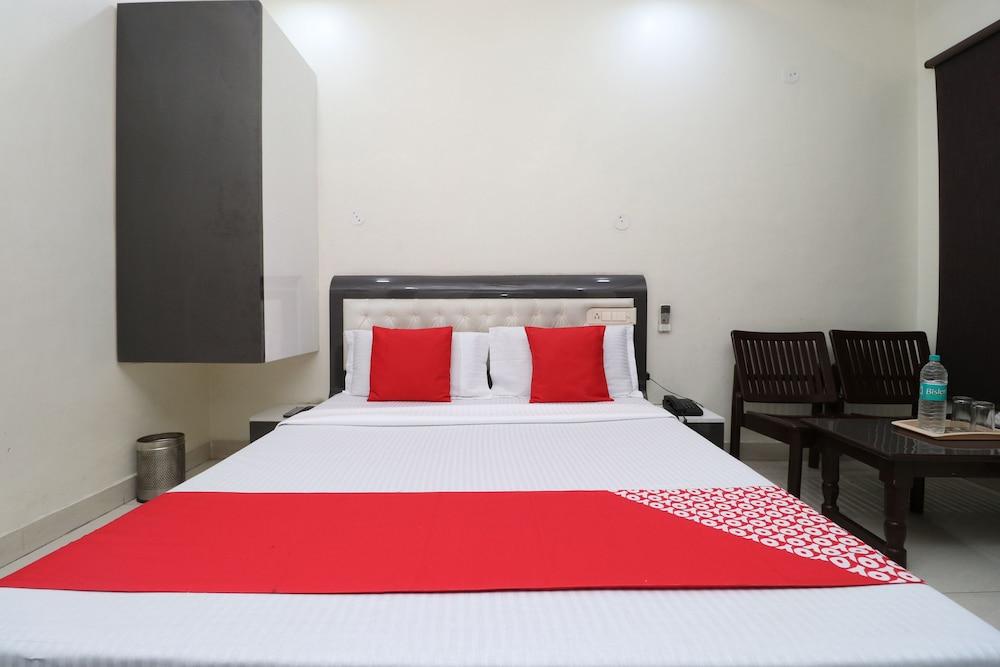 OYO 29637 Hotel Kakkar