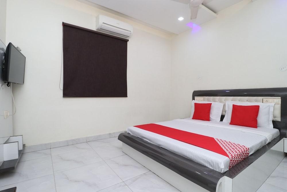 OYO 29637 Hotel Kakkar