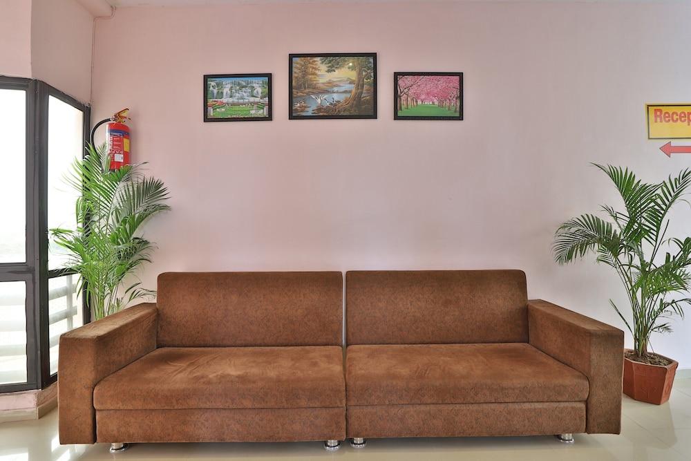 OYO 37477 D K Guest House